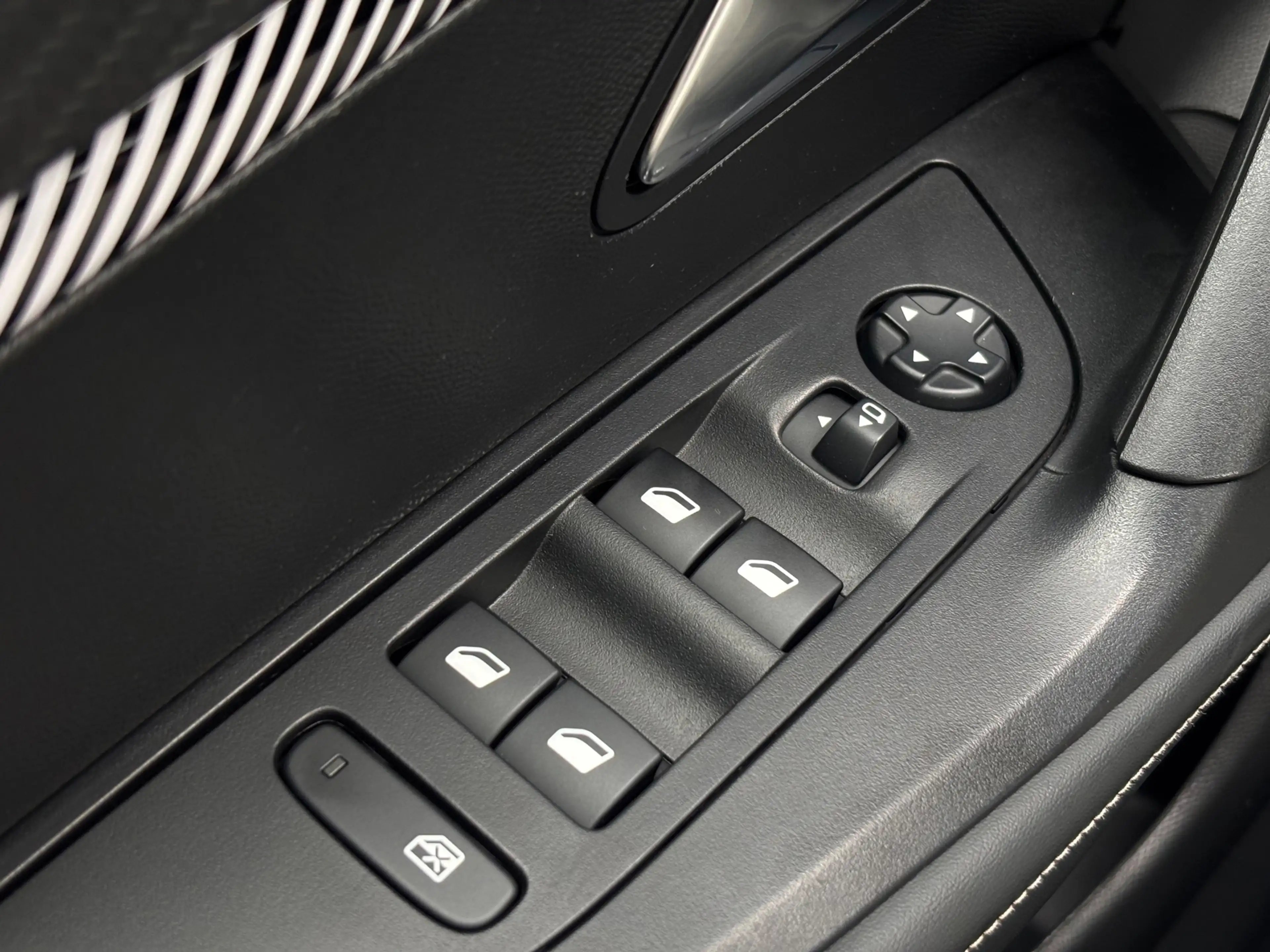 Peugeot 2008 1.2 PureTech 130 Allure|Carplay|Camera|Trekhaak — photo 35
