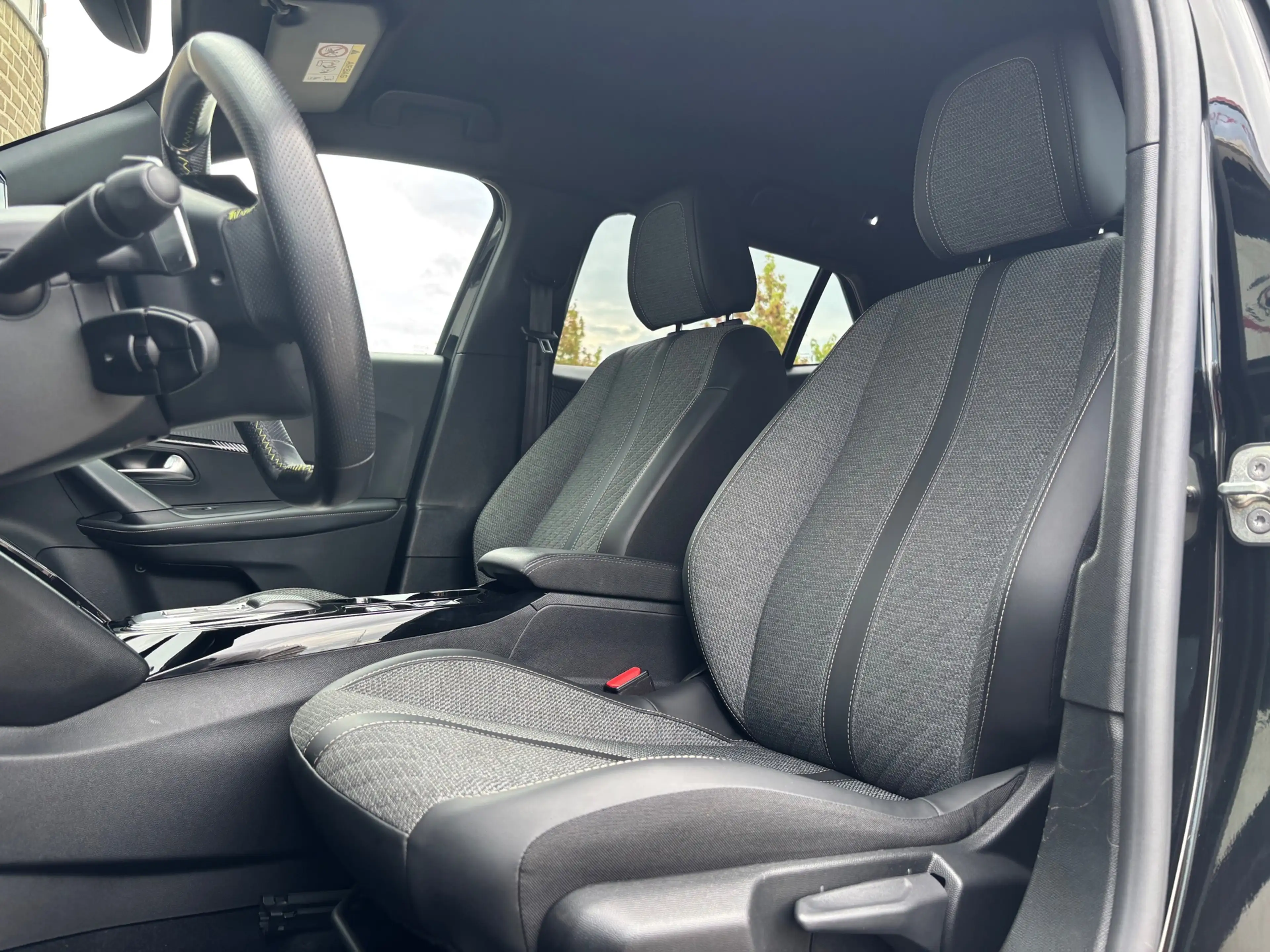 Peugeot 2008 1.2 PureTech 130 Allure|Carplay|Camera|Trekhaak — photo 34