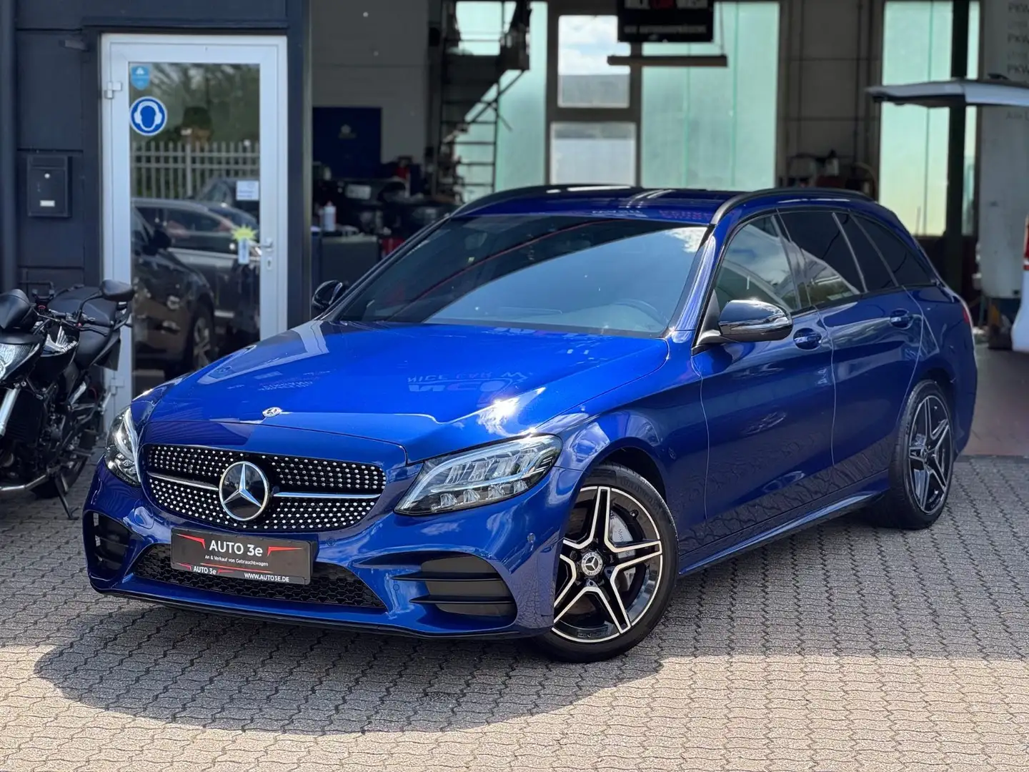 Mercedes-Benz C 300 T AMG Night Sport Leder Navi LED Kamera... Bleu - 2