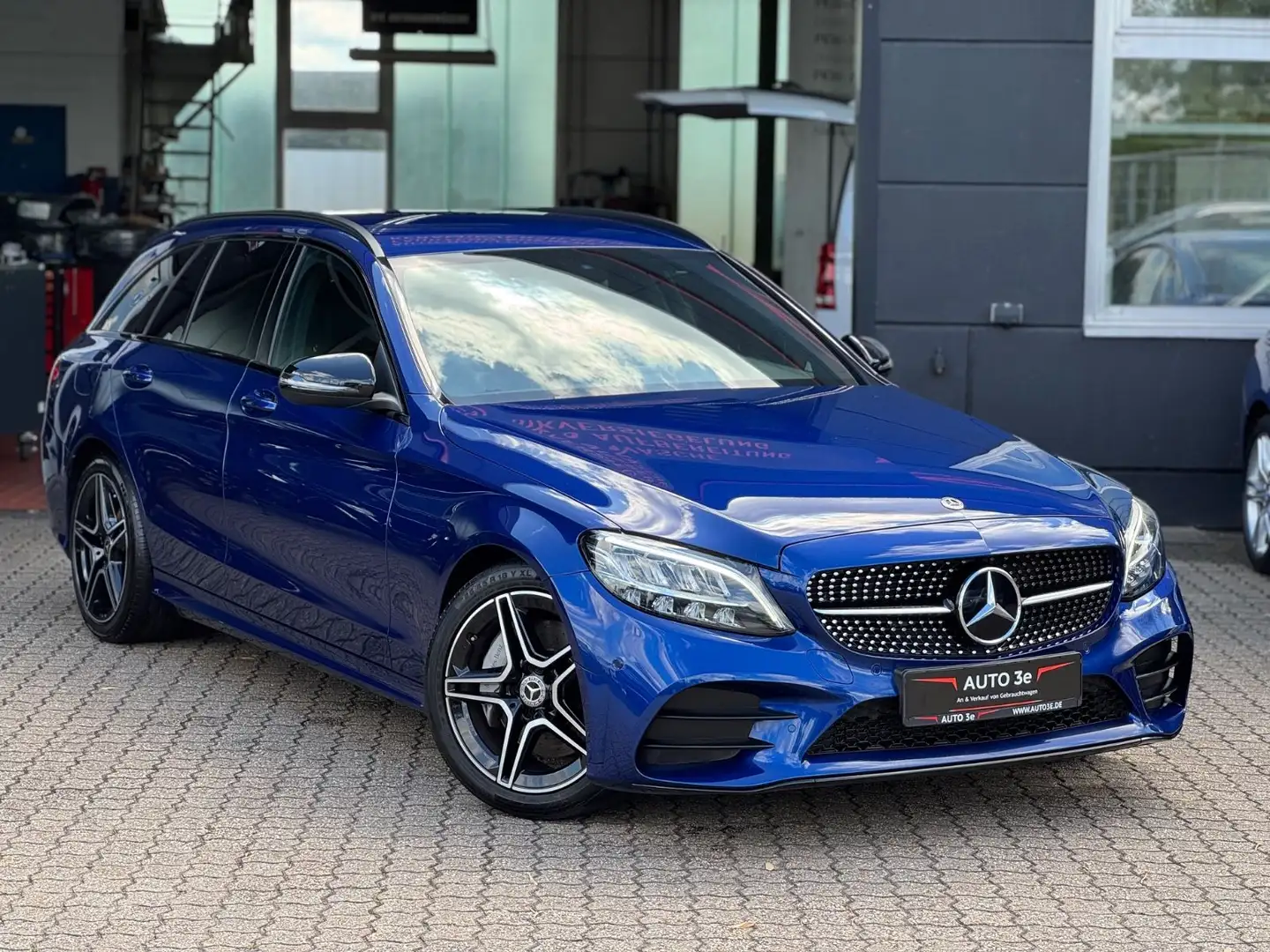 Mercedes-Benz C 300 T AMG Night Sport Leder Navi LED Kamera... Bleu - 1