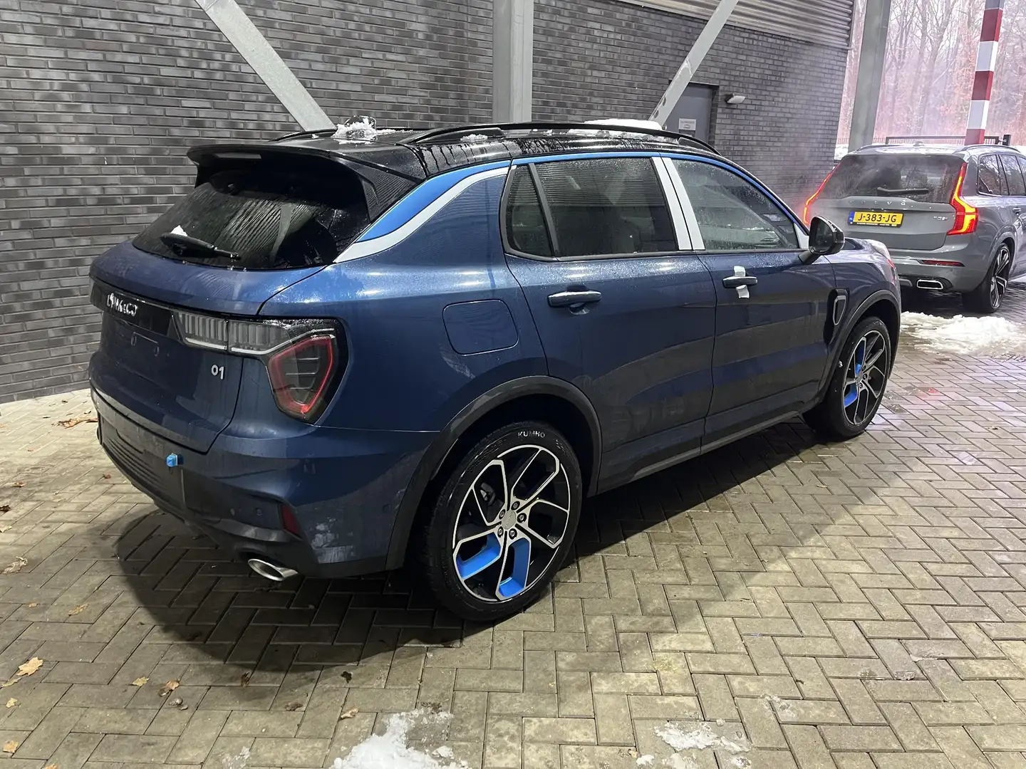 Lynk & Co 01 1.5 | NIEUW | Panoramadak | ACC | 360° Camera | Zw Blau - 2