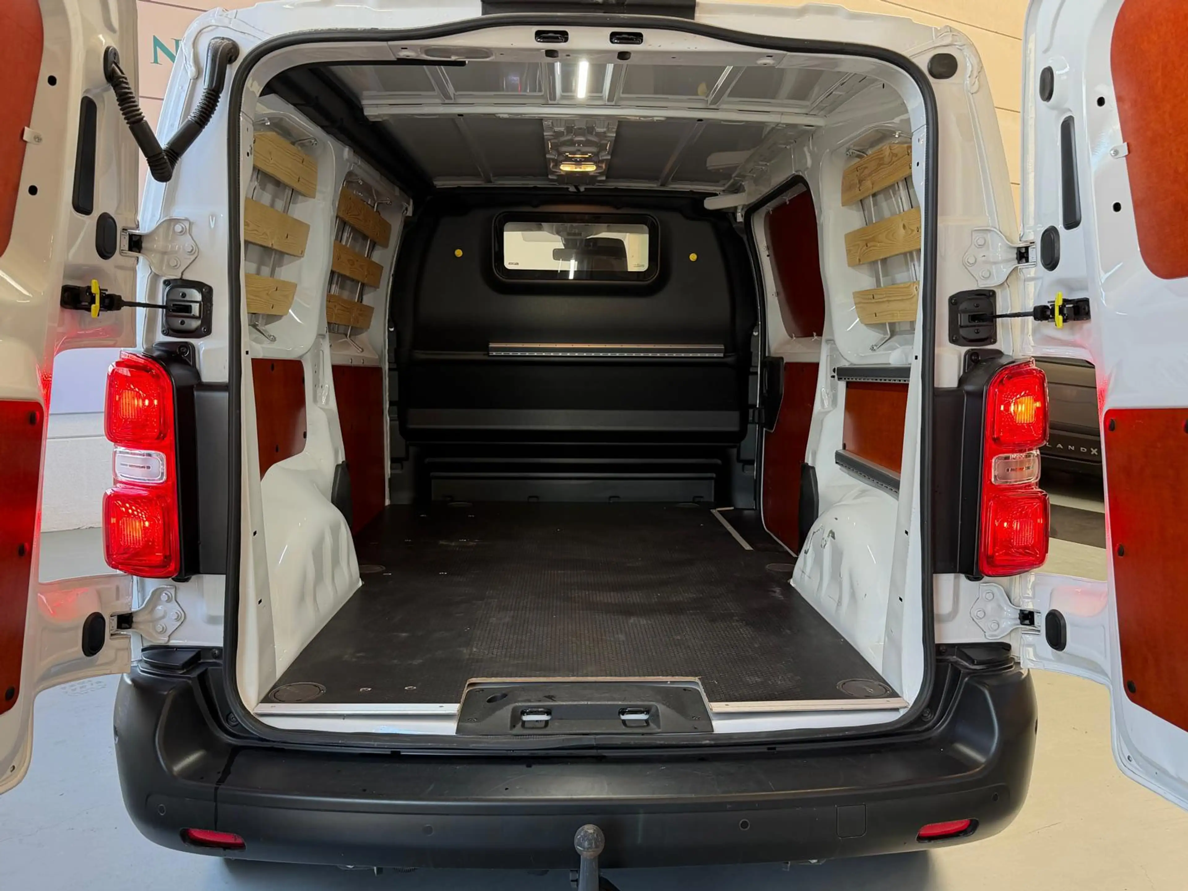 Peugeot Expert 1.5 BlueHDI 120 S&S L2 Navi, Camera, Carplay, Crui — photo 26