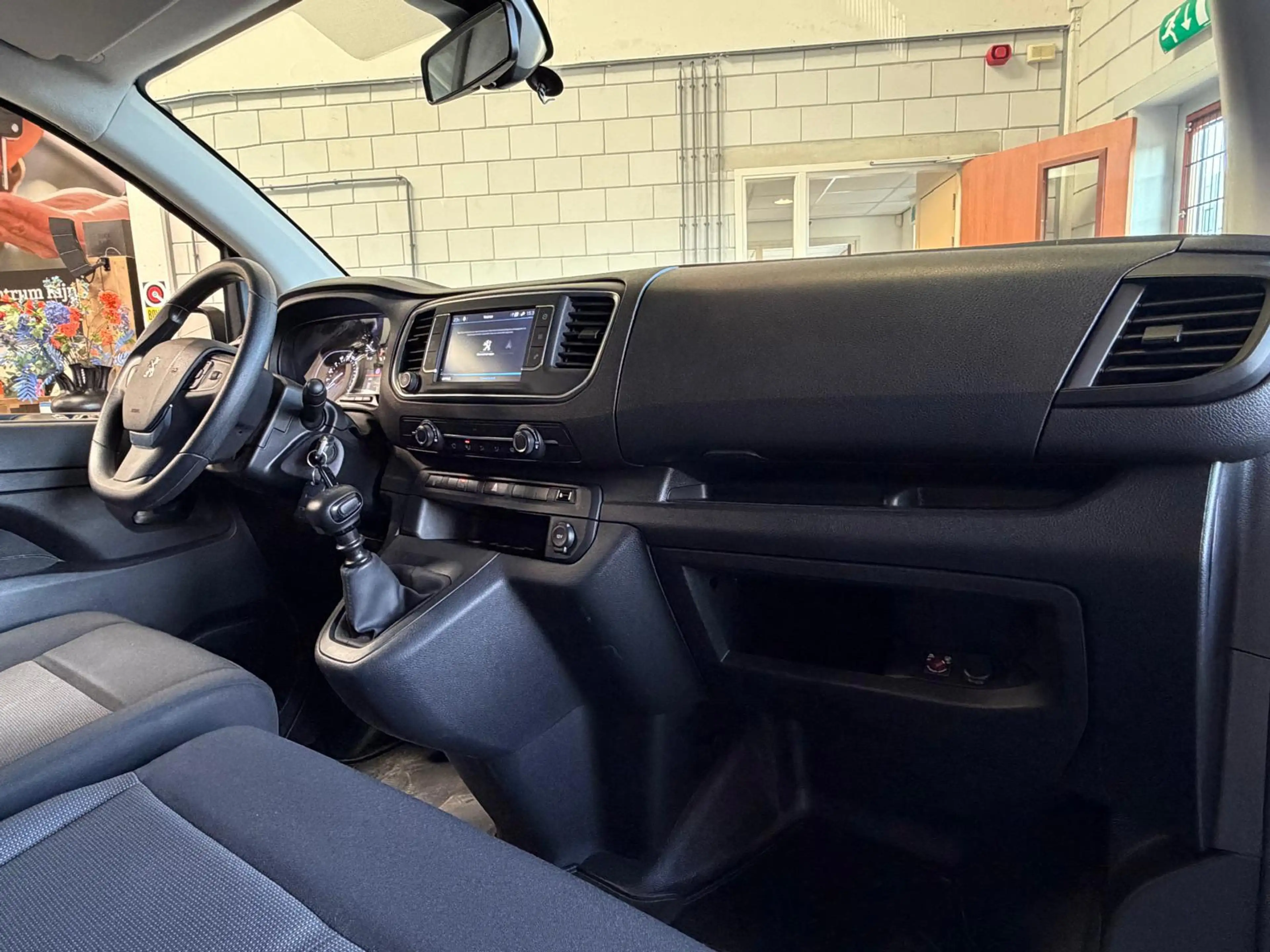 Peugeot Expert 1.5 BlueHDI 120 S&S L2 Navi, Camera, Carplay, Crui — photo 13