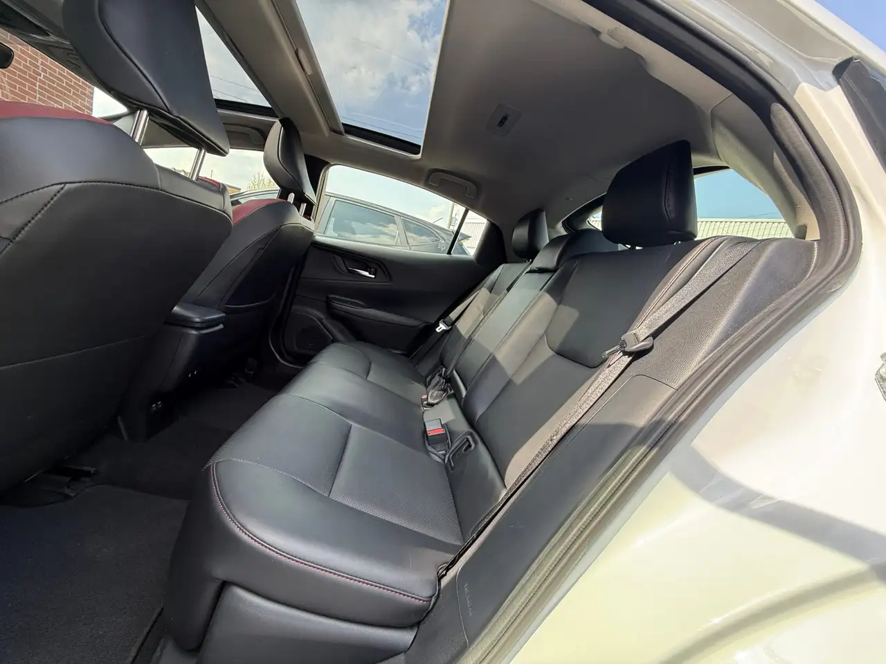 Toyota Prius Prime снимка Toyota Prius Prime