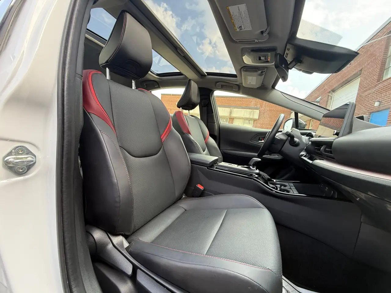 Toyota Prius Prime снимка Toyota Prius Prime
