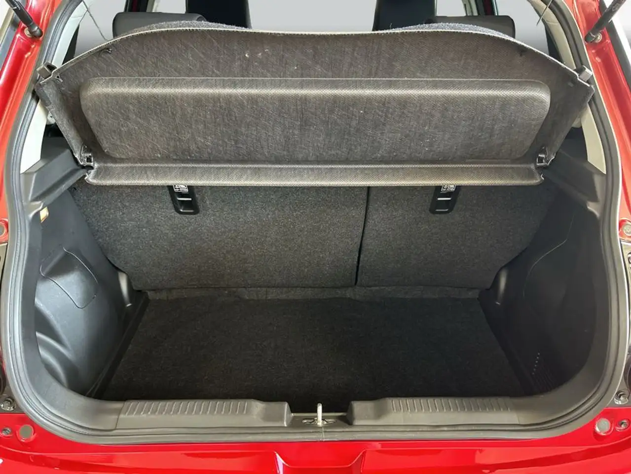 Suzuki Swift 2023 — фото 8