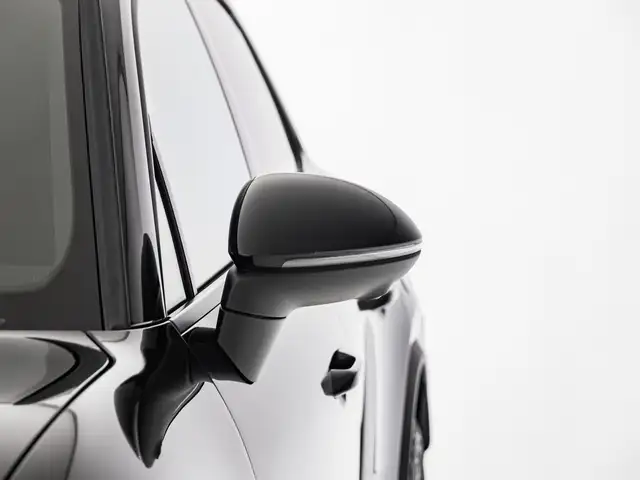 Porsche Macan view 11