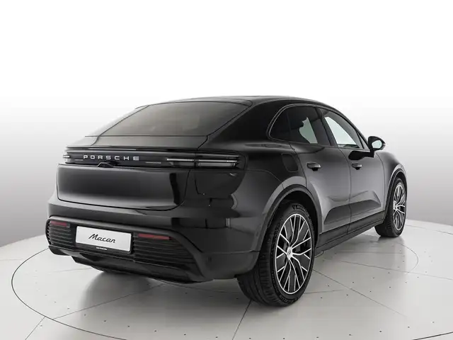 Porsche Macan view 3