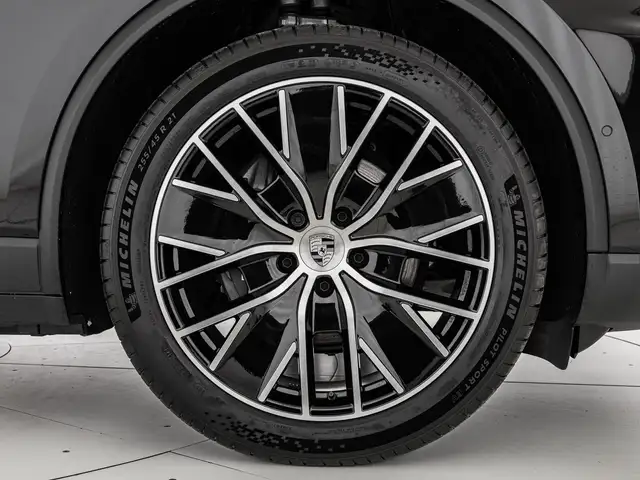 Porsche Macan view 8