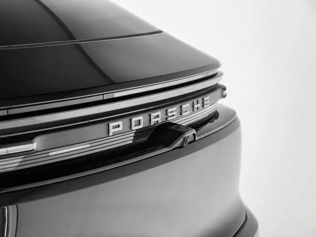 Porsche Macan view 14
