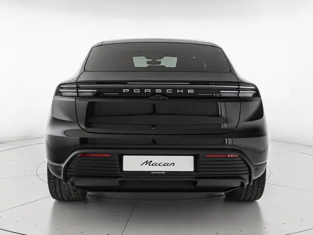 Porsche Macan view 5