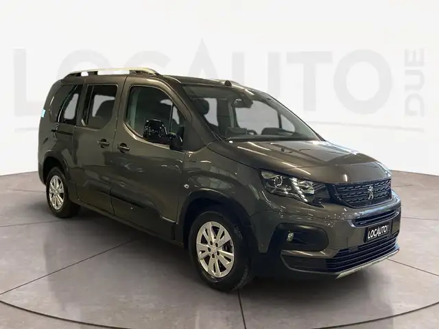 Peugeot Rifter view 3