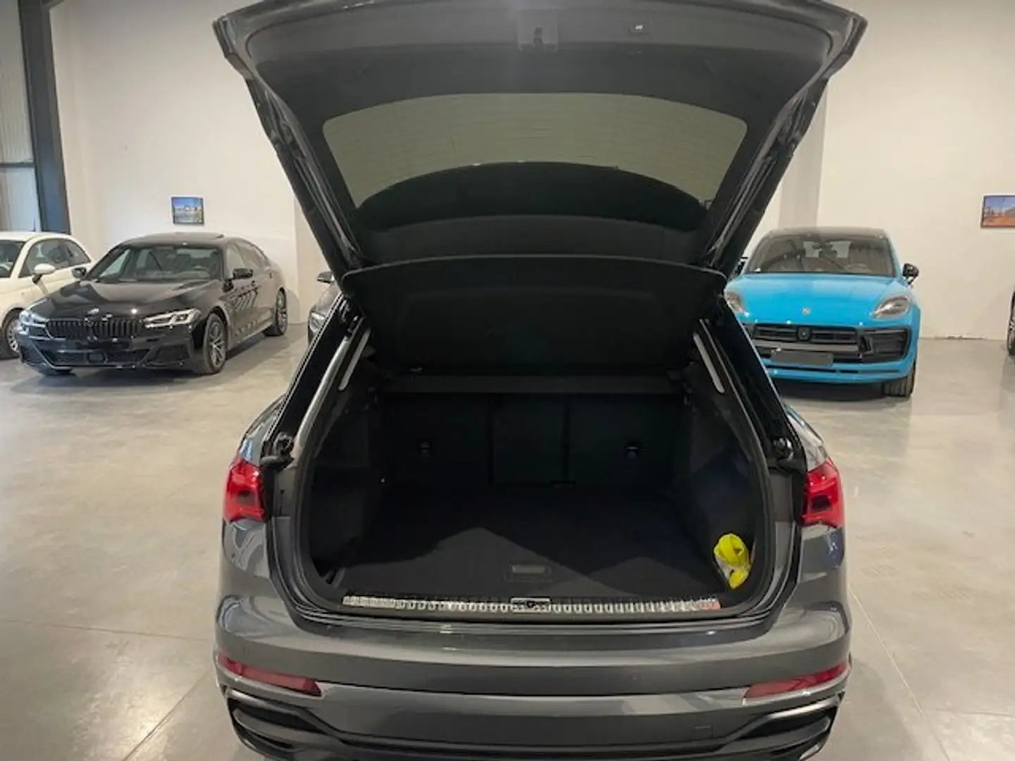 Audi Q3 35TDi S-Line '2022' met Garantie Grijs - 2