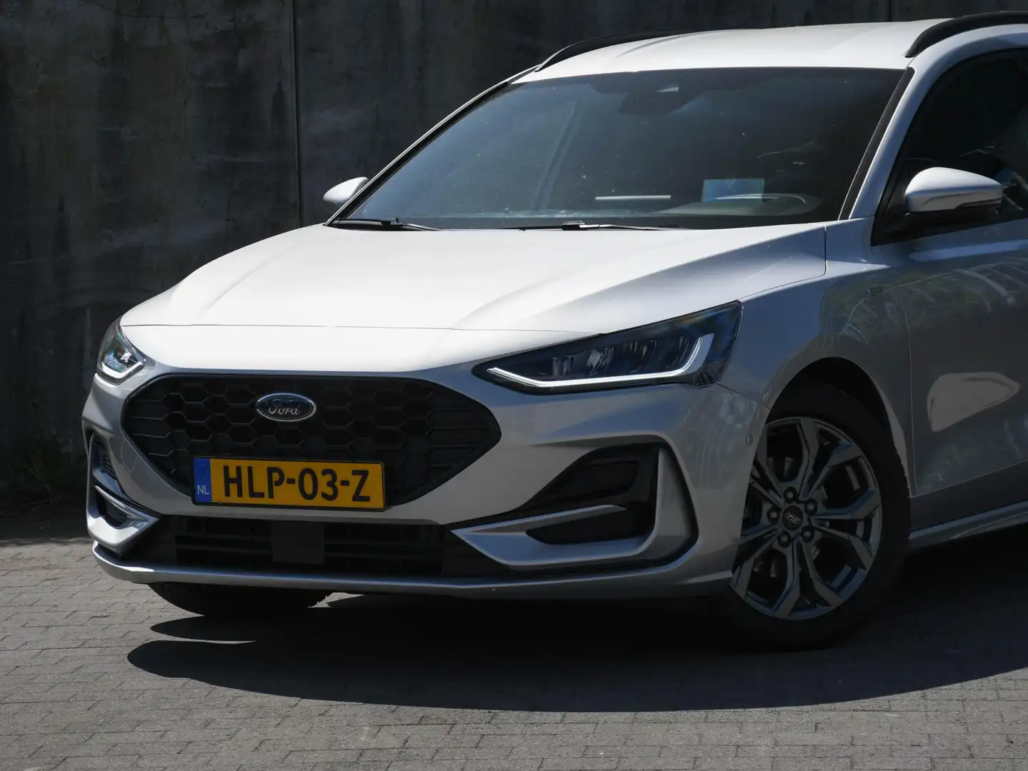 Ford Focus Wagon ST Line X 1.0 EcoBoost Hybrid 125pk HUD | EL Grijs - 2