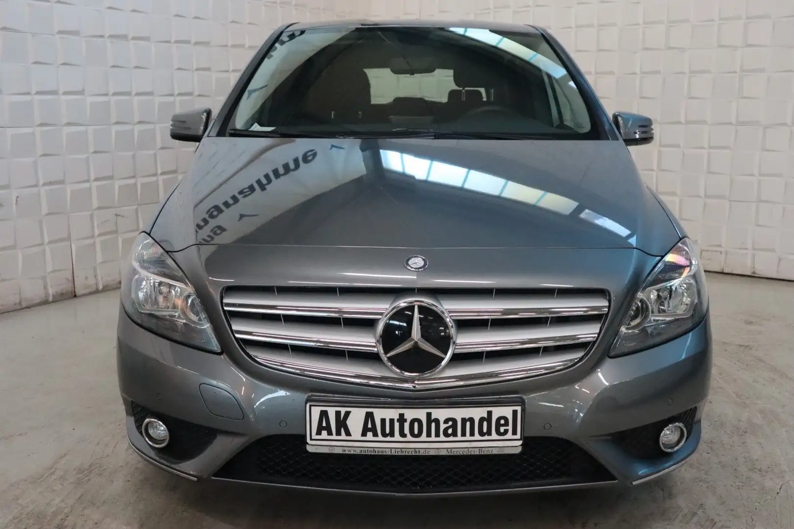 Mercedes-Benz B 180 Klimaanlage Tempomat PDC SHZ Grigio - 2