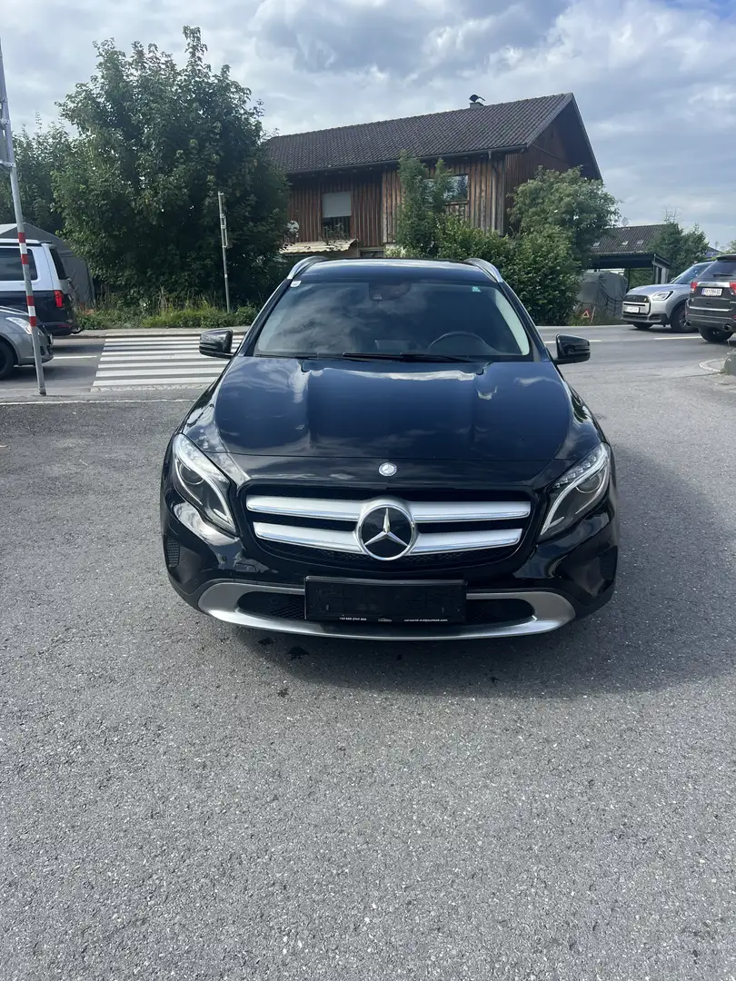 Mercedes-Benz GLA 200 CDI / d 4Matic Schwarz - 2