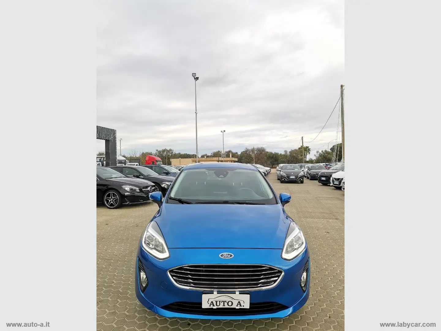 Ford Fiesta 1.1 85 CV 5p. Titanium Bleu - 2