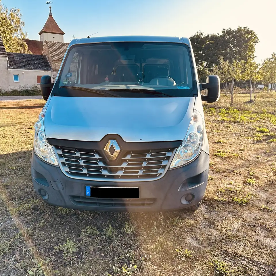 Renault Master L1H1 3,0t — photo 1 of 14