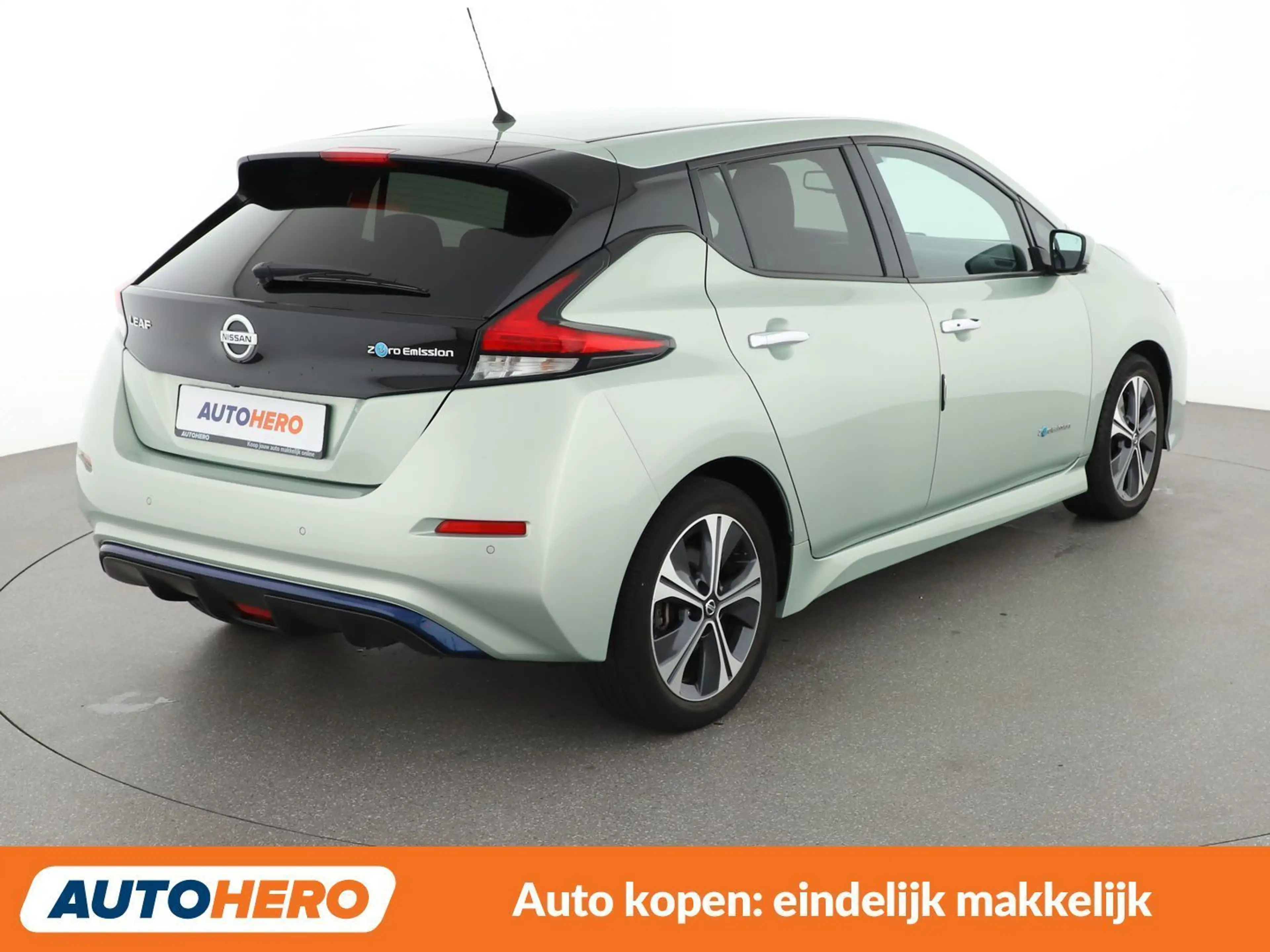 Nissan Leaf electric drive 110 kW 2 Zero Edition — photo 7