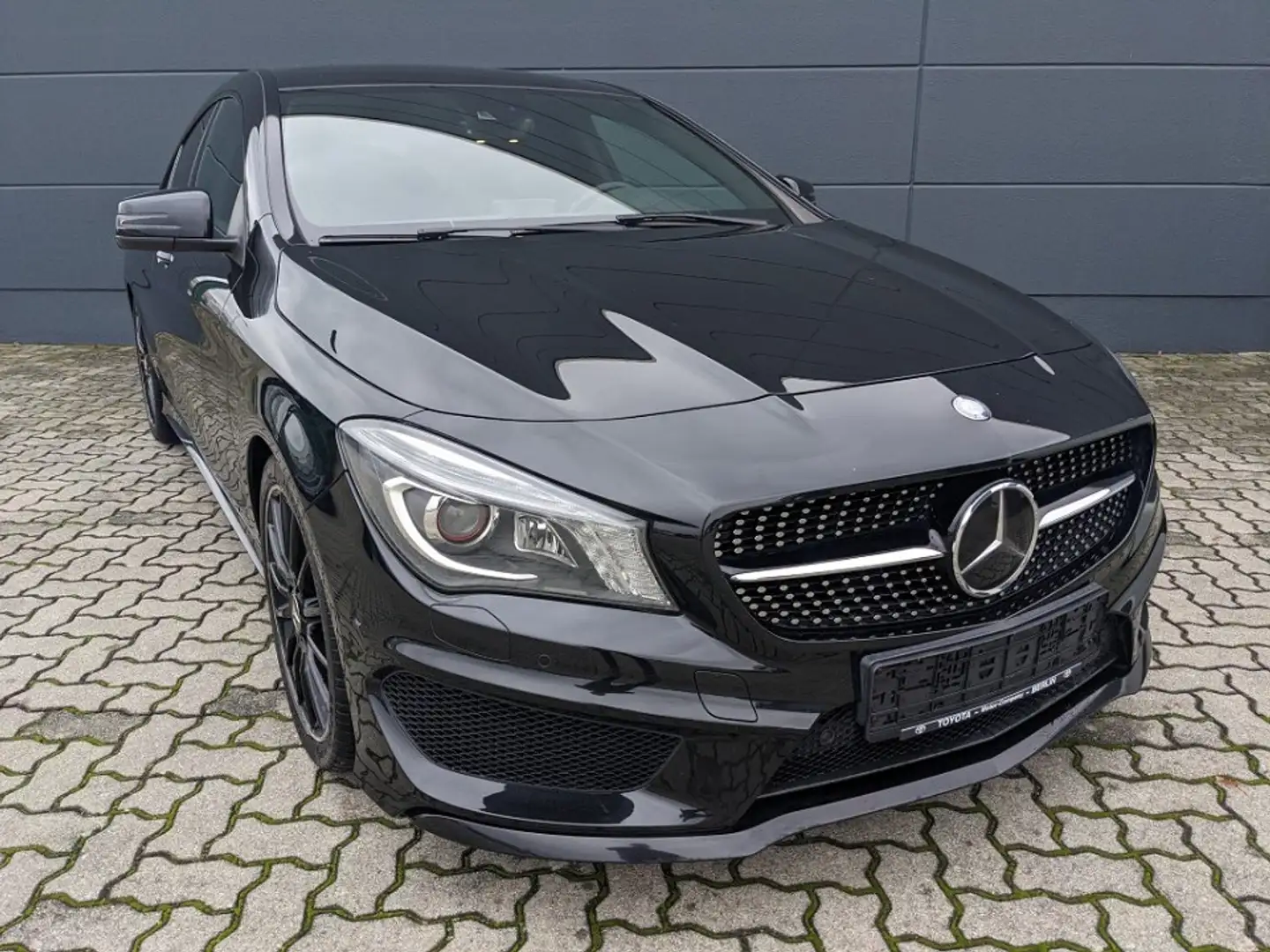 Mercedes-Benz CLA 250 2.0l AMG-Line Leder Bi-Xenon Navi Zwart - 2