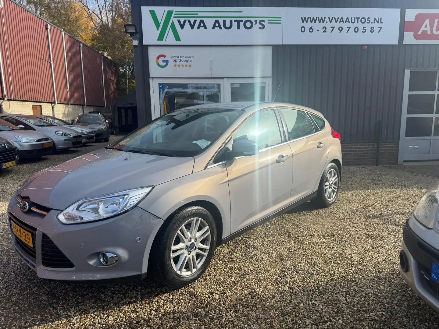 Ford Focus 1.0 Titanium cruise contr,clima, Autom inparkeren, Grijs - 1