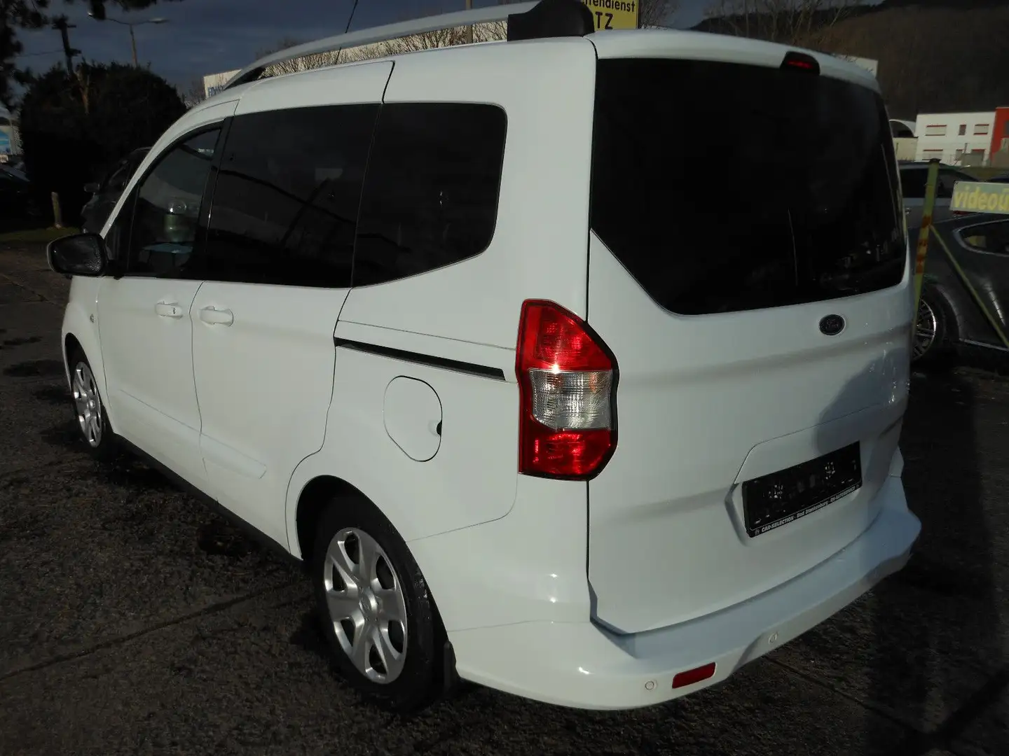 Ford Tourneo Courier **Wenig Kilometer** Weiß - 2