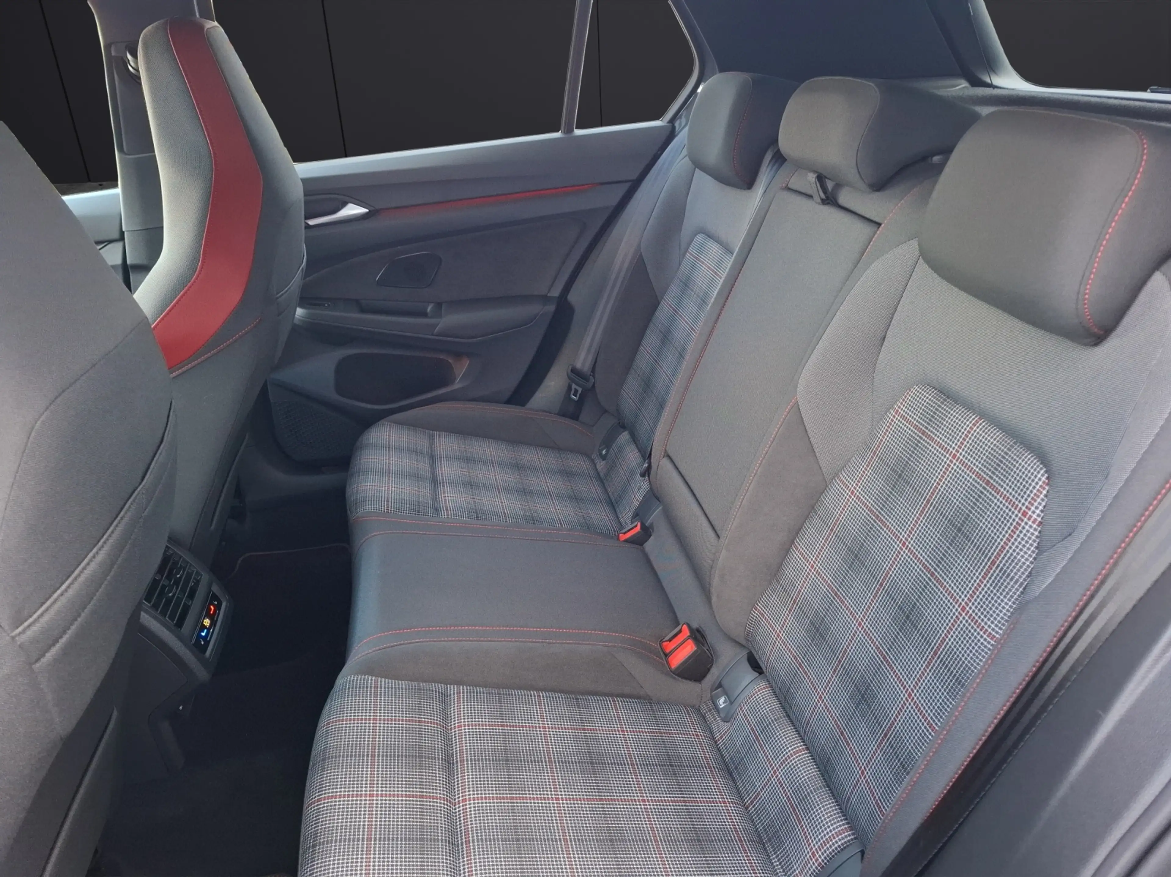 Volkswagen Golf VIII GTI DSG Standhzg. Matrix Navi AID Pano HUD... — photo 11