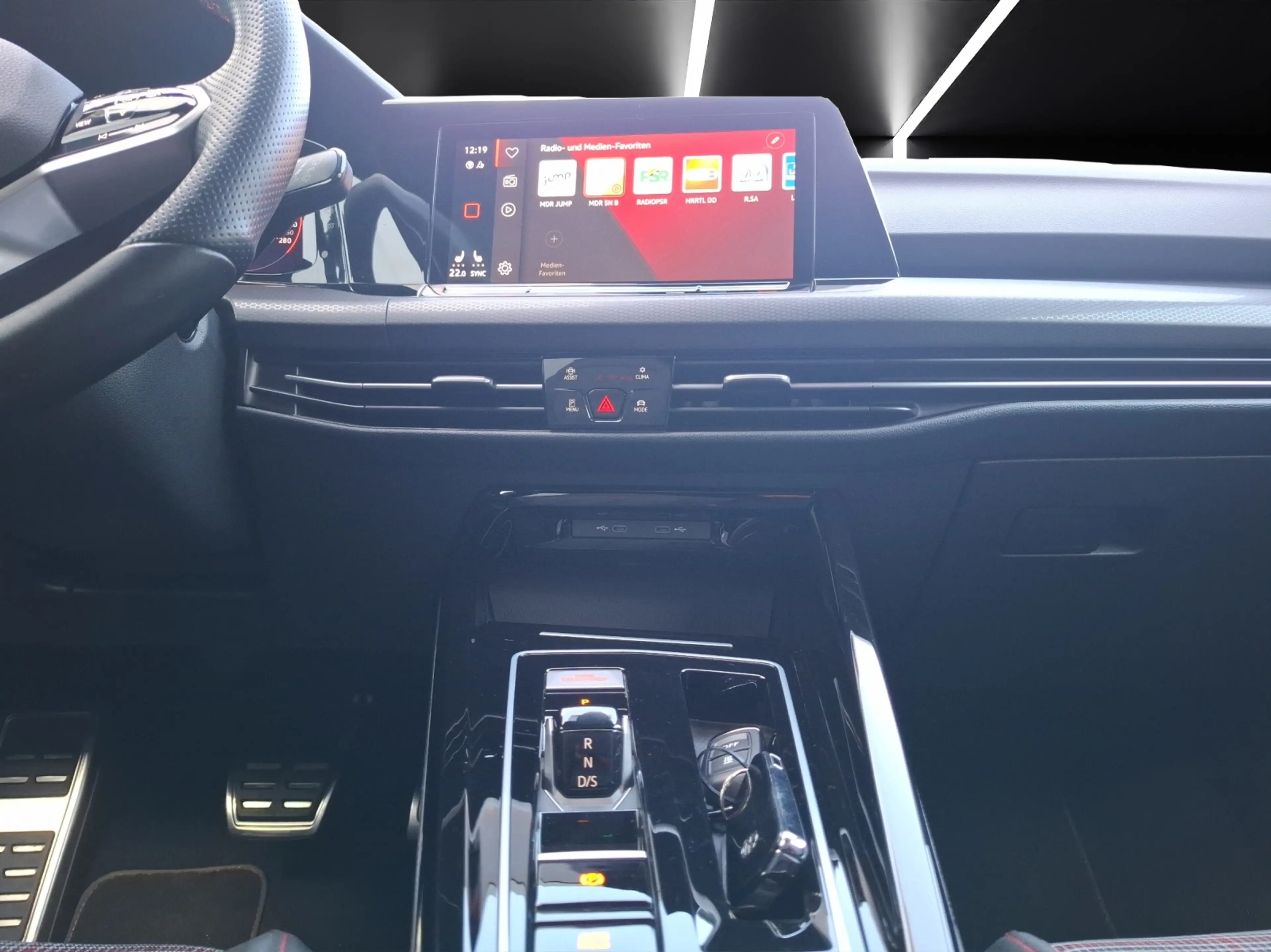 Volkswagen Golf VIII GTI DSG Standhzg. Matrix Navi AID Pano HUD... — photo 15
