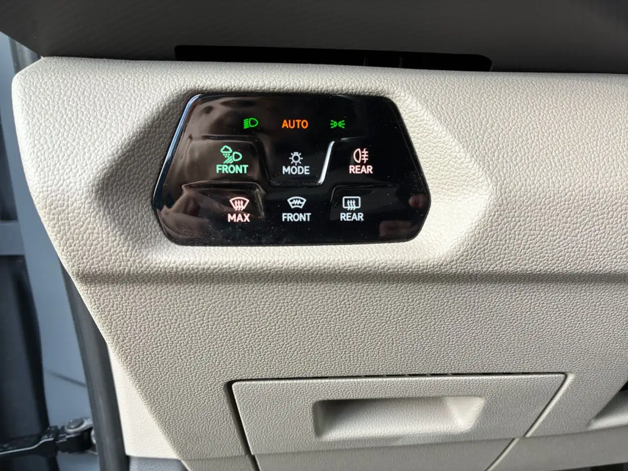 Volkswagen T7 Multivan 2.0 TDI DSG IQ.LIGHT+NAVI+RFK+AHK, миниатюра 17
