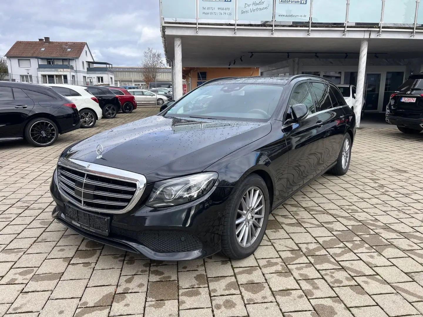 Mercedes-Benz E 220 E220d T 4Matic Distr*Pano*AHK*RCAM*Burmes Noir - 1