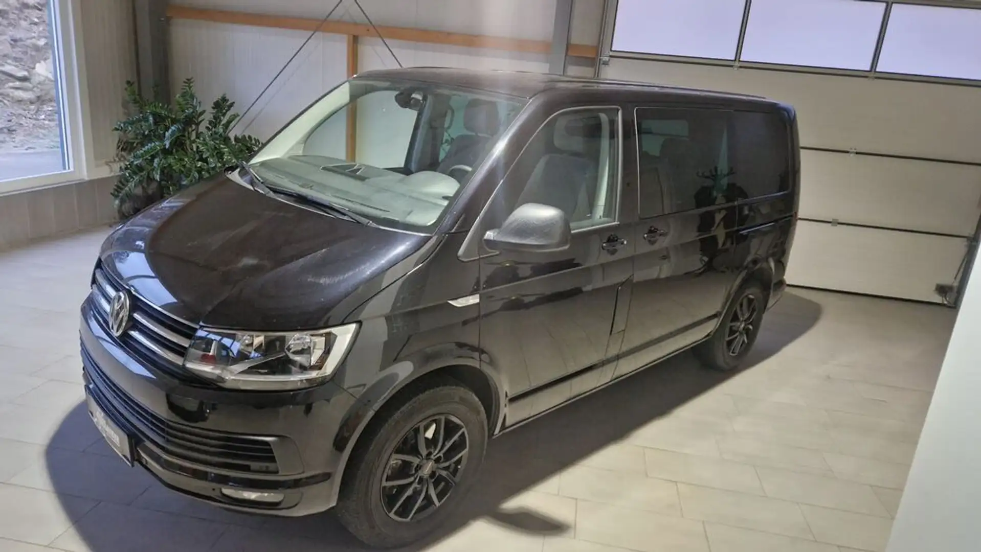 Volkswagen T6 Caravelle Comfortline 2,0 TDI 4Motion BMT Schwarz - 2