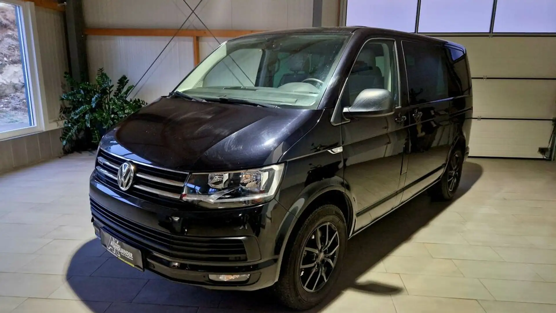 Volkswagen T6 Caravelle Comfortline 2,0 TDI 4Motion BMT Schwarz - 1