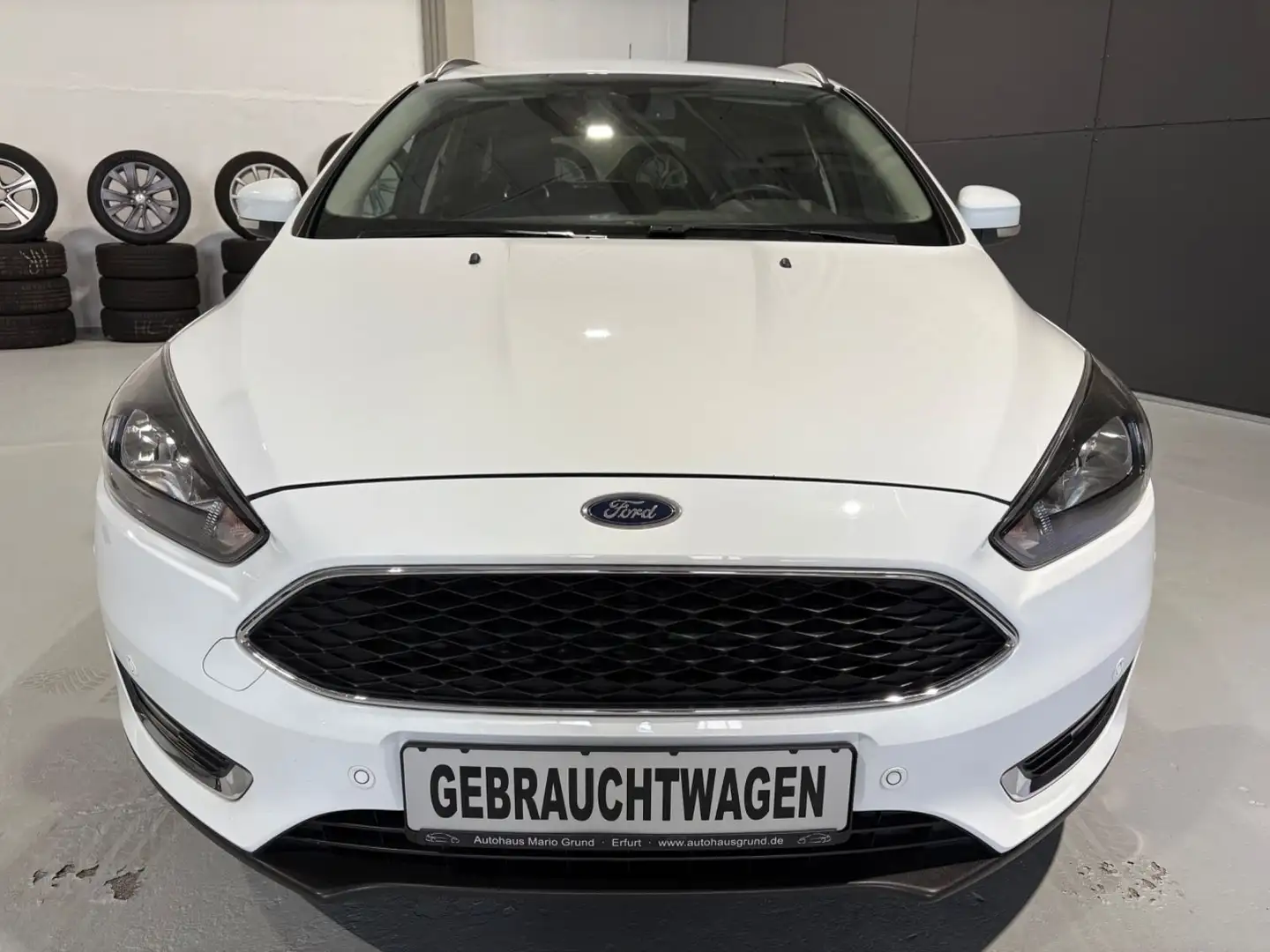 Ford Focus 1.0 Turnier Titanium Weiß - 2