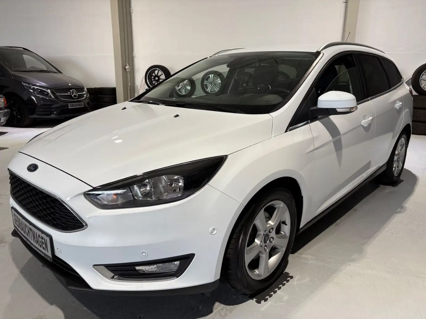 Ford Focus 1.0 Turnier Titanium Weiß - 1