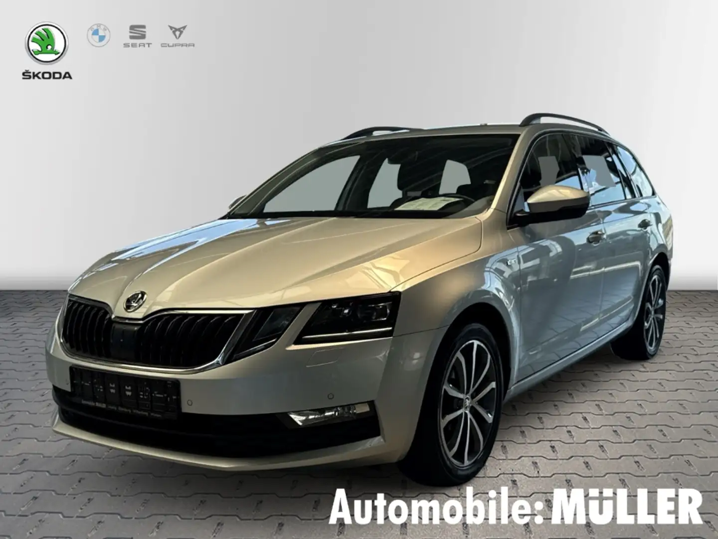 Skoda Octavia Combi 1.5TSI-150PS-AHK-Navi-LED-Abst.temp-Klimaaut Silber - 1