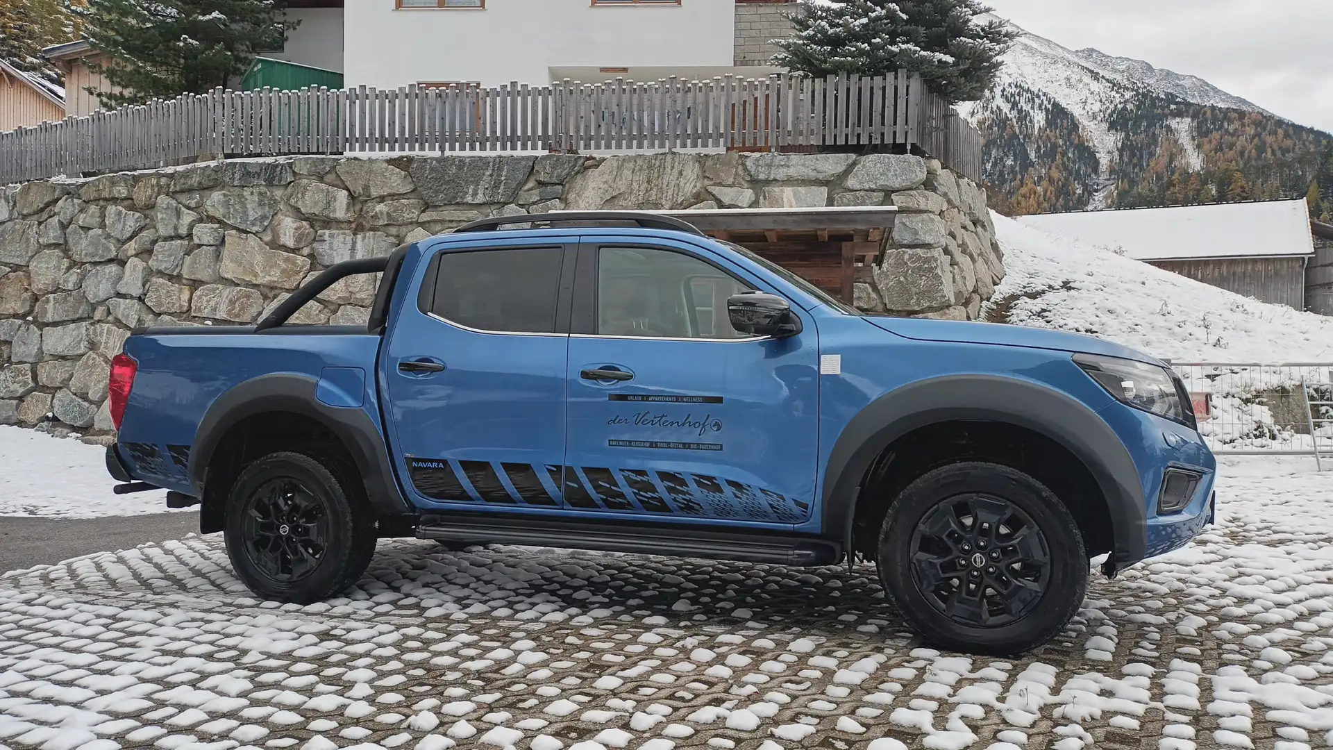 Nissan Navara Double Cab 4x4 2,3 N-Guard Aut. Blau - 2