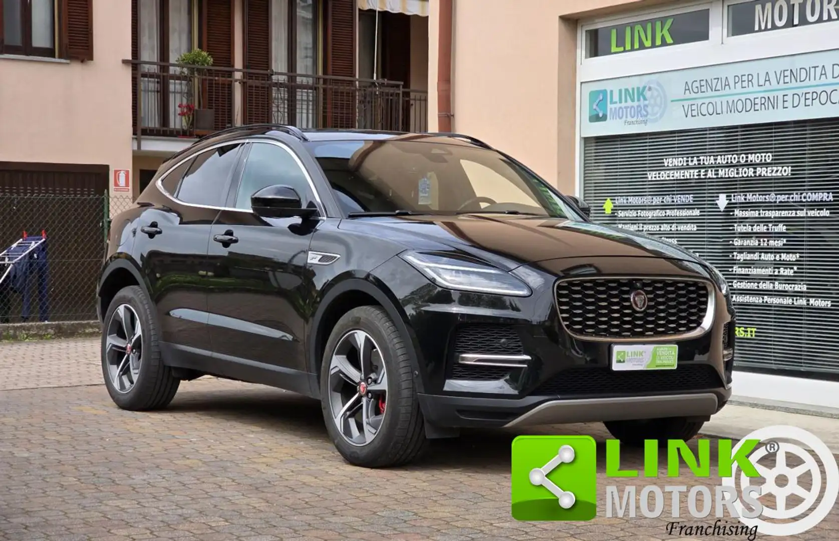 Jaguar E-Pace SE 2.0d 204 CV MHEV AWD Automatic Zwart - 1