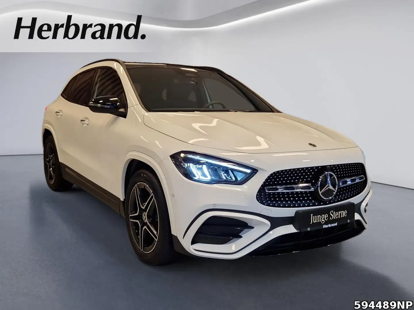 Mercedes-Benz GLA 180 AMG  Night Pano LED Ambiente Smartphone Weiß - 2