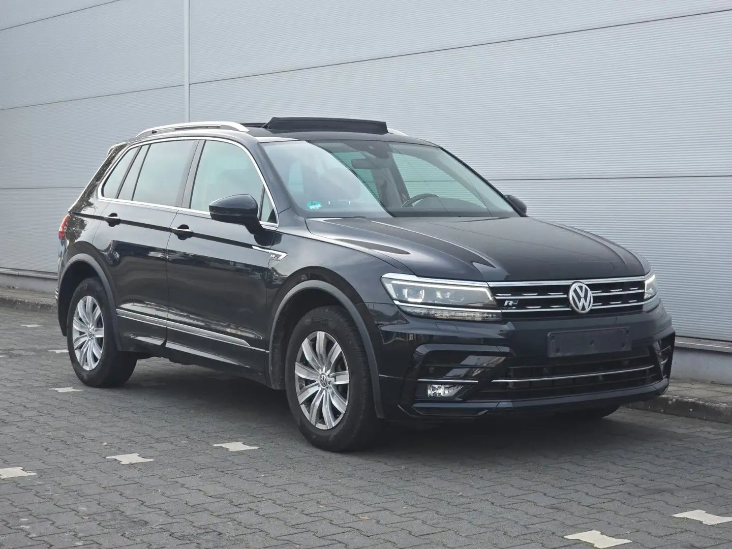 Volkswagen Tiguan Highline 4Motion Noir - 1
