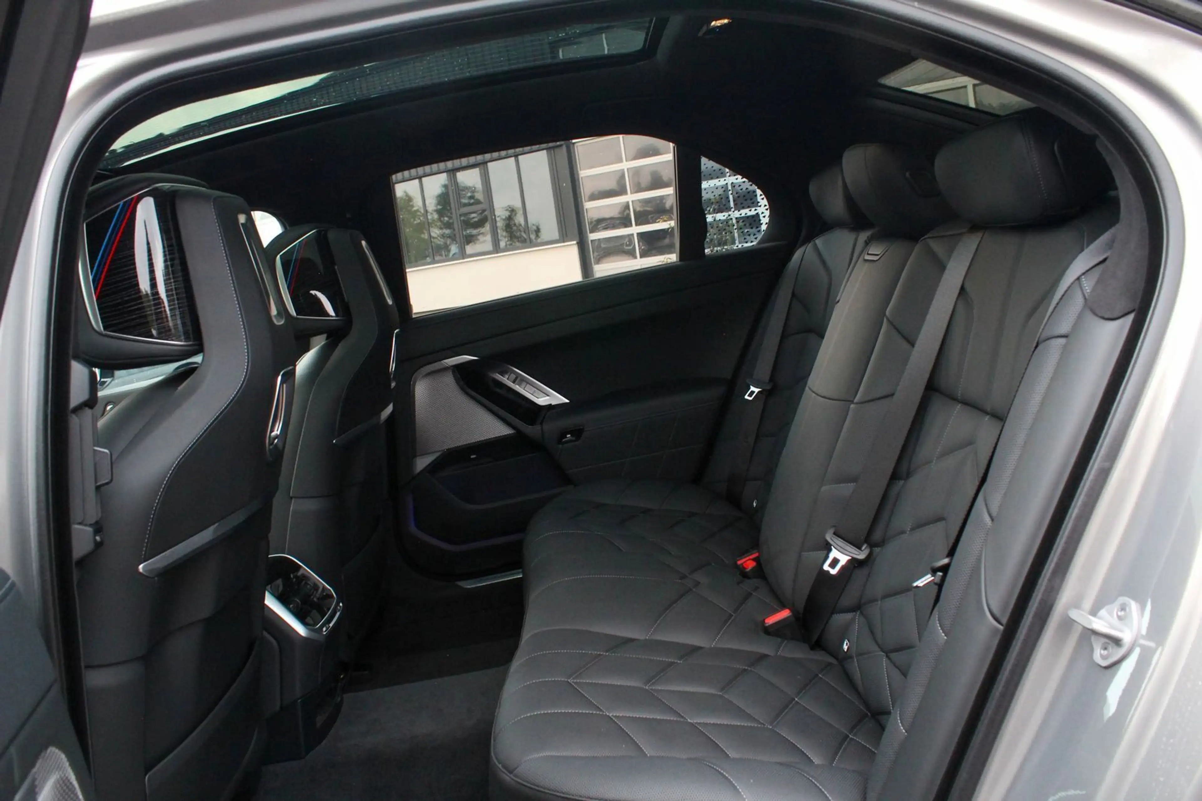 BMW 740 M Sport Pano+CarPlay+Iconic Glow+B&W Sound — photo 8