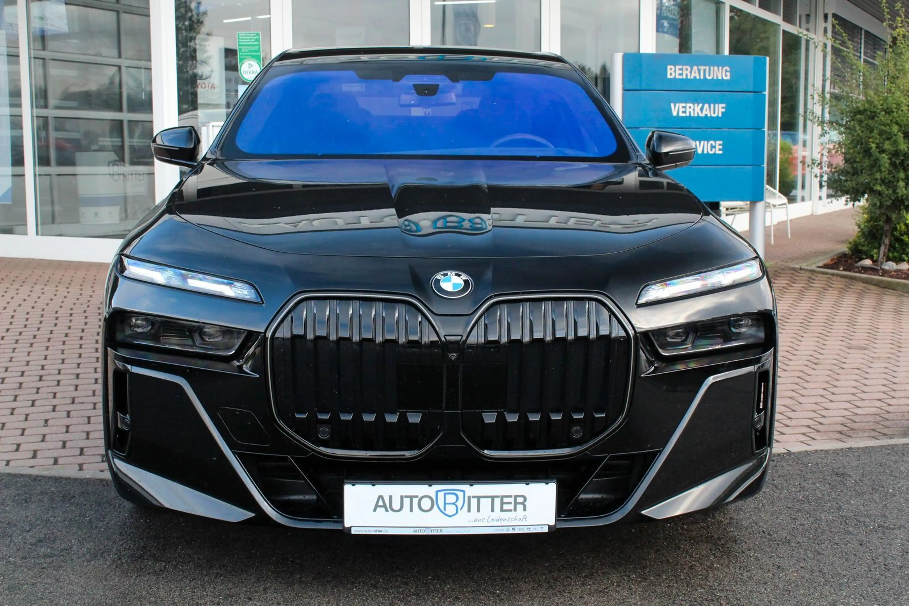 BMW 740 M Sport Pano+CarPlay+Iconic Glow+B&W Sound — photo 2