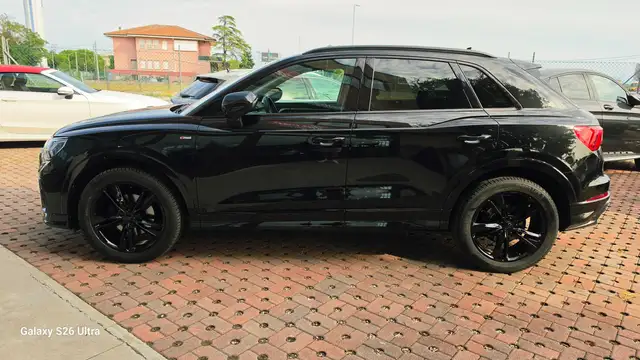 Audi Q3 main image