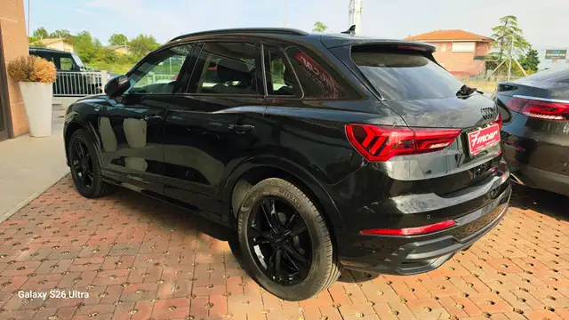 Audi Q3 view 7