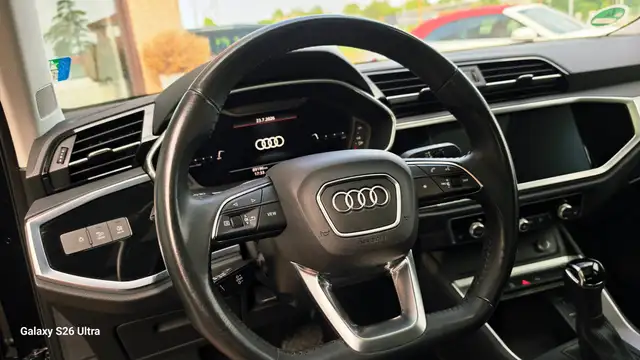 Audi Q3 view 14