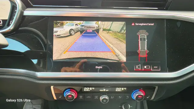 Audi Q3 view 12