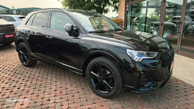 Audi Q3 view 3