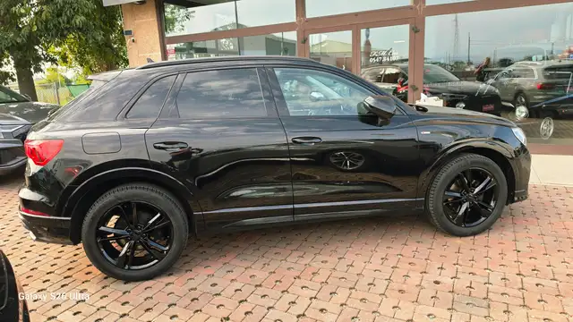 Audi Q3 view 15