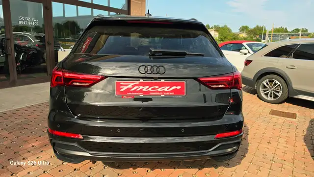 Audi Q3 view 11