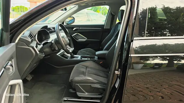 Audi Q3 view 4