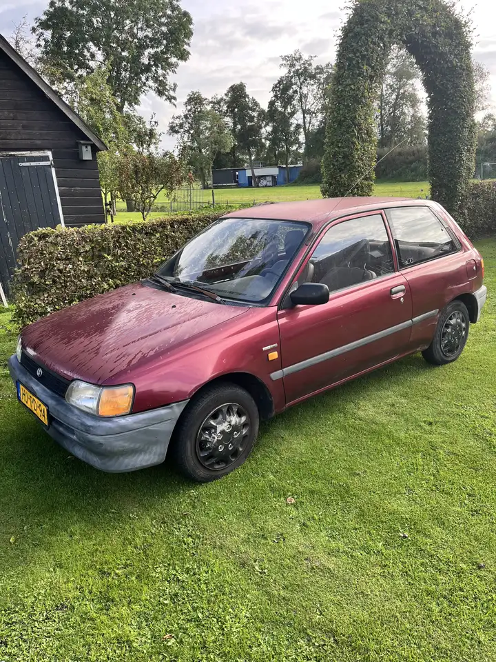 Toyota Starlet 1.3 XLi, foto 2